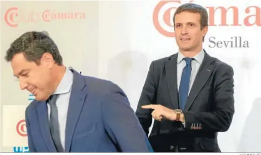  ?? JULIO MUÑOZ / EFE ?? Juanma Moreno y Pablo Casado, en un acto celebrado en Sevilla el pasado 5 de octubre.