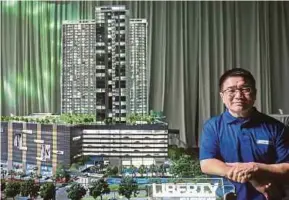  ?? PIC BY SAIRIEN NAFIS ?? EcoFirst Consolidat­ed group chief executive officer Tiong Kwing Hee with the scale model of the LIBERTY@Ampang Ukay project.