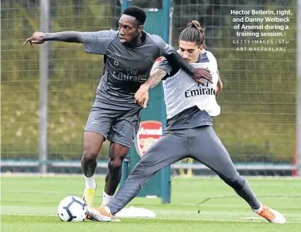  ?? / GETTY IMAGES / STUART MACFARLANE ?? Hector Bellerin, right, and Danny Welbeck of Arsenal during a training session.