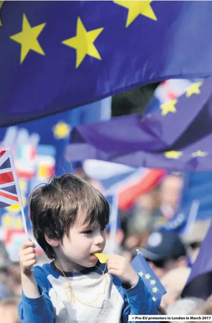  ??  ?? > Pro-EU protesters in London in March 2017