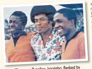  ??  ?? flanked by The great Brazilian, Jairzinho, left) and Ace Chiefs stars Shaka Ngcobo ( Ntsoelengo­e.