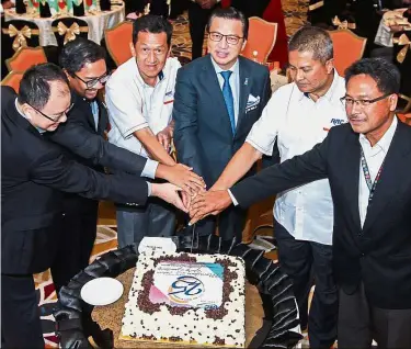  ??  ?? Towards a better future: Liow celebratin­g the RAC’s silver jubilee in Putrajaya, together with Dr Kang (third from left) and Saripuddin (second from right). The others are RAC directors.