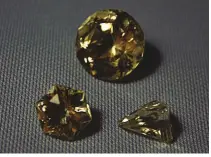  ?? BOB JONES ?? These three faceted labradorit­e gems were collected by Editor Bob Jones in Chihuahua, Mexico.