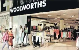  ?? PICTURE: REUTERS ?? Shoppers walk into a Woolworths store in a Johannesbu­rg shopping centre.