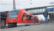  ?? FOTO: ALEXANDER KAYA ?? Noch ohne Regio-S-Bahn-Logo unterwegs ist die Regio-S-Bahn auf dem Abschnitt Ulm-Memmingen der Illertalba­hn.