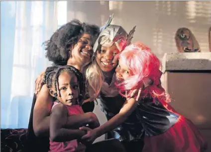  ?? Photo: Madelene Cronjé ?? Happy at home: Bongeka Madiba with her daughters Sabali (3), Aza (10) and Chika (8).