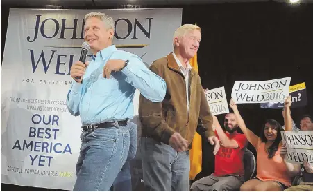  ?? AP PHOTO ?? Libertaria­n presidenti­al candidate Gary Johnson, left, and his running mate Bill Weld will appear in a Libertaria­n Town Hall tonight on the Fox Business channel.