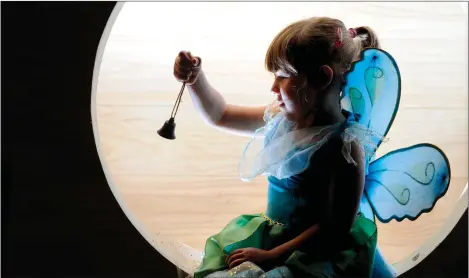  ?? Picture: Colin Hattersley ?? „ Isla Naish, 4, tries out the bell chosen by Barrie in Switzerlan­d to represent Tinker Bell. The artefact is to be kept at Moat Brae.