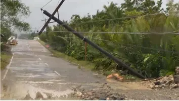  ??  ?? Ayon kay Roseller Muros ng Provincial Disaster Risk Reduction and Management Office (PDRRMO), walang kuryente hanggang sa ngayon ang mga bayan ng Banton, Corcuera, Cajidiocan, San Jose, Ferrol, Alcantara, Looc, Santa Fe, Santa Maria, San Agustin, Calatrava, at San Andres. (Paul Jaysent Fos/PIA-Romblon)