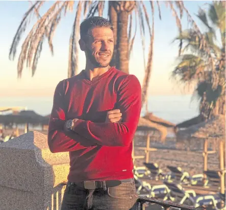  ??  ?? Martín Demichelis en su casa en Marbella, dónde vive desde que se retiró del fútbol