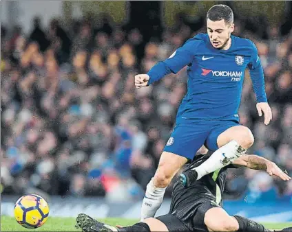  ?? FOTO: EFE ?? Eden Hazard El crack del Chelsea es uno de los jugadores preferidos por Zinedine Zidane y él sueña con fichar este verano por el R. Madrid