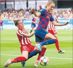  ??  ?? Menayo y Hansen, durante el Barça-Atlético del mes pasado.