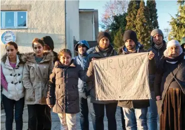  ?? Foto: Florian Boillot ?? Bewohner protestier­en: »Wir wollen dieses Lager verlassen«