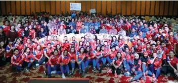  ??  ?? Sabah SUKMA contingent with Youth and Sports Minister Datuk Frankie Poon (sitting at the table) during a celebratio­n in Kota Kinabalu.