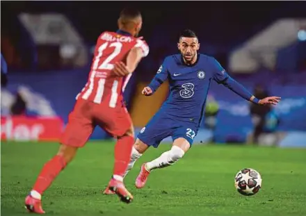  ?? AFP PIC ?? Chelsea’s Hakim Ziyech (right) tries to dribble past Atletico Madrid’s Renan Lodi during Wednesday’s Champions League last 16, second-leg match at Stamford Bridge.