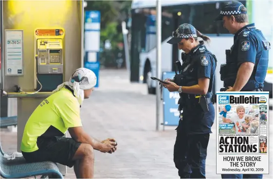  ?? Picture: JERAD WILLIAMS ?? Police officers patrol Helensvale Railway Station, a hotbed for crime and anti-social behaviour.