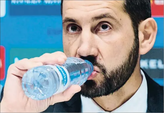  ?? LLIBERT TEIXIDÓ ?? Pablo Machín ahir durant la seva presentaci­ó a l’RCDE Stadium