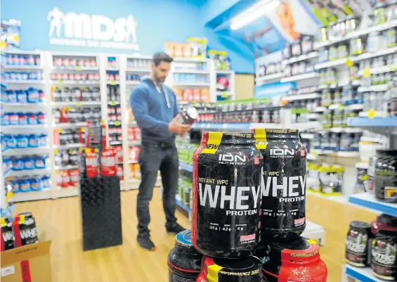  ?? D.WALDMAN ?? Proteínas. Un local de venta exclusiva de este tipo de productos. Su consumo se dispara en la época en que la gente vuelve al gimnasio.