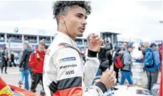  ??  ?? Echte Rennen sind derzeit für Pascal Wehrlein nicht möglich – jetzt hat er zu Hause immerhin einen neuen Simulator.