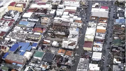  ?? EFE ?? Destrucció­n. Con vientos cercanos a los 300 kilómetros por hora, el huracán Irma provocó cuantiosos saños en la isla de San Martin,