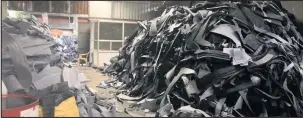  ??  ?? ■
Piles of unrecyclab­le waste material at a factory in India.