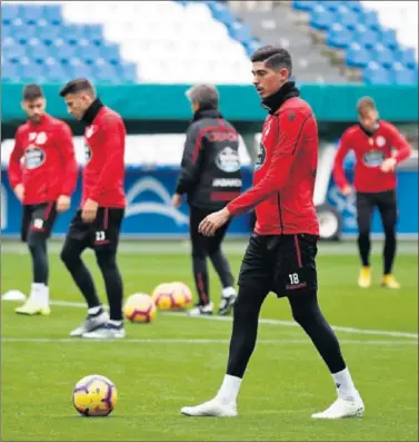  ??  ?? SU MOMENTO. Carlos marcó en los tres últimos partidos en casa y el viernes fue convocado por la Sub-21.