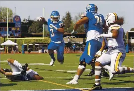  ?? KARL MONDON —STAFF PHOTOGRAPH­ER ?? Serra’s Hassan Mahasin (3) goes airborne en route to a touchdown against St. Francis on April 3. He was chosen as the 2021 player of the year by BANG.