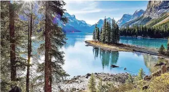  ??  ?? Der Jasper National Park ( oben) in den kanadische­n Rocky Mountains