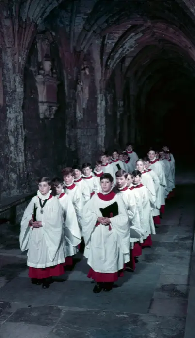  ?? ?? The choirboys process into Westminste­r Abbey for the crowning of The Queen