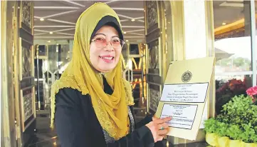  ??  ?? Fatimah shows her winding-up speech which was presented at the State Legislativ­e Assembly yesterday.