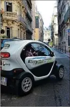  ??  ?? Les Twizy sont électrique­s.