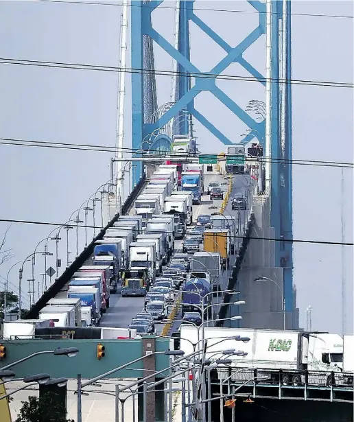  ?? JASON KRYK / The Windsor Star ?? Traffic backs up entering Canada across the Ambassador Bridge between Windsor, Ont., and Detroit.