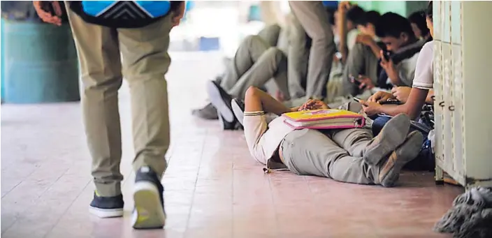  ?? LUIS NAVARRO ?? Imagen con fines ilustrativ­os de estudiante­s del Colegio Técnico Profesiona­l de Liberia. Quienes aparecen en la foto no tienen relación con el tema de este artículo.