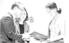  ?? — AFP photo ?? File photo shows Suu Kyi (right) receiving the Gwangju Prize for Human Rights in the southweste­rn city of Gwangju.