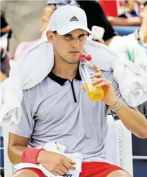  ?? BILD: SN/GEPA ?? Bei großer Hitze kämpfte sich Dominic Thiem weiter.