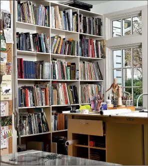  ?? Washington Post/KATHERINE FREY ?? Built-in bookcases help define some of the space in artist Larry Kirkland’s home office/studio.
