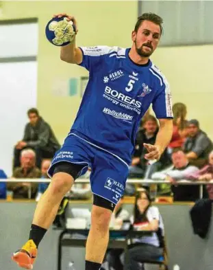  ??  ?? In den vergangene­n zwei Partien des SV Goldbach/Hochheim war Thomas Skowronek der erfolgreic­hste Schütze. Im Heimspiel gegen den Sonneberge­r HV wird der Linksaußen morgen erneut gefordert sein. Foto: Falk Böttger