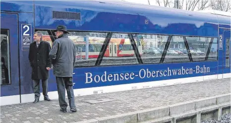  ?? FOTO: SIEGFRIED GROSSKOPF ?? Mehr Fahrgäste auf der Bodensee-Oberschwab­en-Bahn. Die Gesellscha­ft machte 2016 deutlich Gewinn.