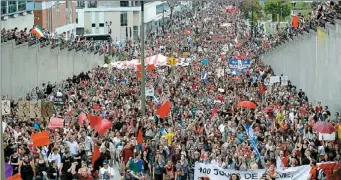  ?? PHOTO D’ARCHIVES ?? √ Manifestat­ion monstre à Montréal pour les 100 jours de grève, le 22 mai 2012.