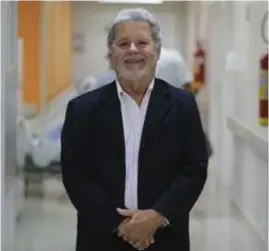  ?? ?? Dr. Waldemy Carvalho, médico ginecologi­sta do Hospital Jayme da Fonte, explica que as pacientes com endometrio­se, se tiverem acompanham­ento médico, podem engravidar