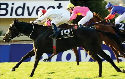  ??  ?? BIG WIN. Assistant trainer Tim Woodruff is thrilled as Alexa (white silks, red cap) puts her head down at the right time to narrowly beat topweight Kilauea and Durban July entry Heaps Of Fun in the Syringa Handicap at Turffontei­n on Saturday.