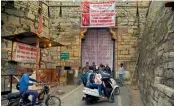  ?? — PTI ?? The members of Sarva Samaj Samithi closed down the historic gate of Chittorgar­h fort, denying tourists entry in the complex on Friday.