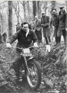  ??  ?? Tiverton MC 1958 ‘Rock n Roll’ section - Wilf Hadon, Des May and Mr Leigh watch the action