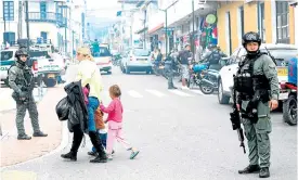  ?? ?? Luego del doble homicidio de los empresario­s, la Policía se tomó el municipio. La comunidad espera que las acciones sean permanente­s.