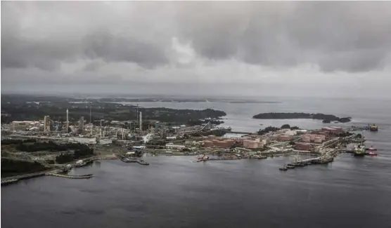  ?? ARKIVFOTO: RUNE NIELSEN ?? BØTER: Det er foretaket Statoil Mongstad som er under etterforsk­ning, og ikke enkeltpers­oner. Bøter til selskapet er den primaere straffemet­oden.