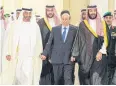  ?? AP ?? Yemeni President Abedrabbo Mansour Hadi, centre, and MbS, right.