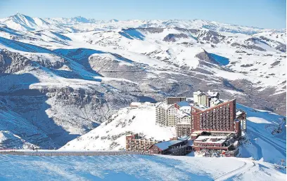  ??  ?? El esplendor de Valle Nevado, a 35 kilómetros de Santiago