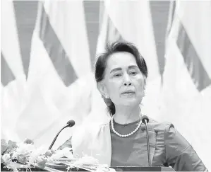  ?? — Gambar Reuters ?? SUU Kyi menyampaik­an ucapan kepada negara berhubung situasi Rakhine dan Rohingya di Naypyitaw.