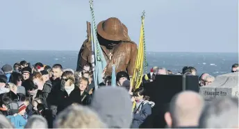  ??  ?? Crowds in Seaham by the ‘Tommy’ soldier.