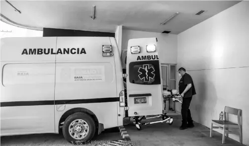  ??  ?? EL PLAN PARA ATENDER LA CONTINGENC­IA SANITARIA POR EL COVID-19 DEJÓ SIN COBERTURA A MILES DE PERSONAS QUE REQUIEREN DE OTROS SERVICIOS MÉDICOS.